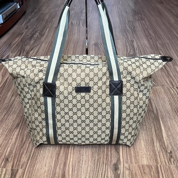 A 251 - ๐ฏ% authentic Gucci duffel travel bag - Picture 3 of 16